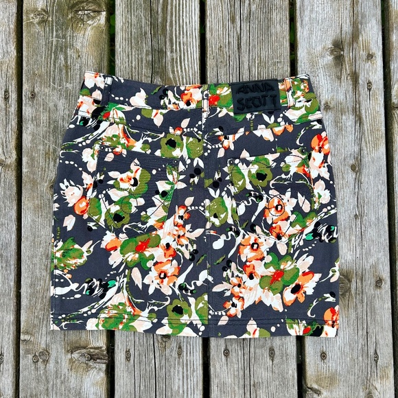 Anna Scott ⎮ Floral denim skirt - Picture 2 of 6